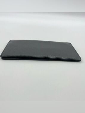 Auth Louis Vuitton Taiga Portefeuille
Cartes Black